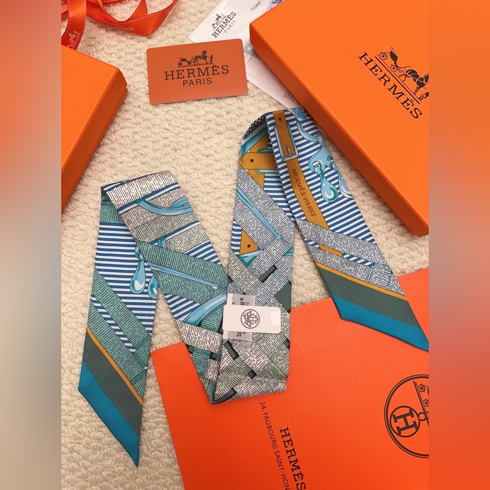 🐎 HERMÈS Mors à Jouets Silk Shirt & Twilly Scarf Set